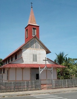 Vue extérieure de l'église d'Iracoubo
